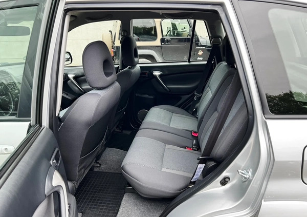 Toyota RAV4 cena 27900 przebieg: 199000, rok produkcji 2005 z Łask małe 301